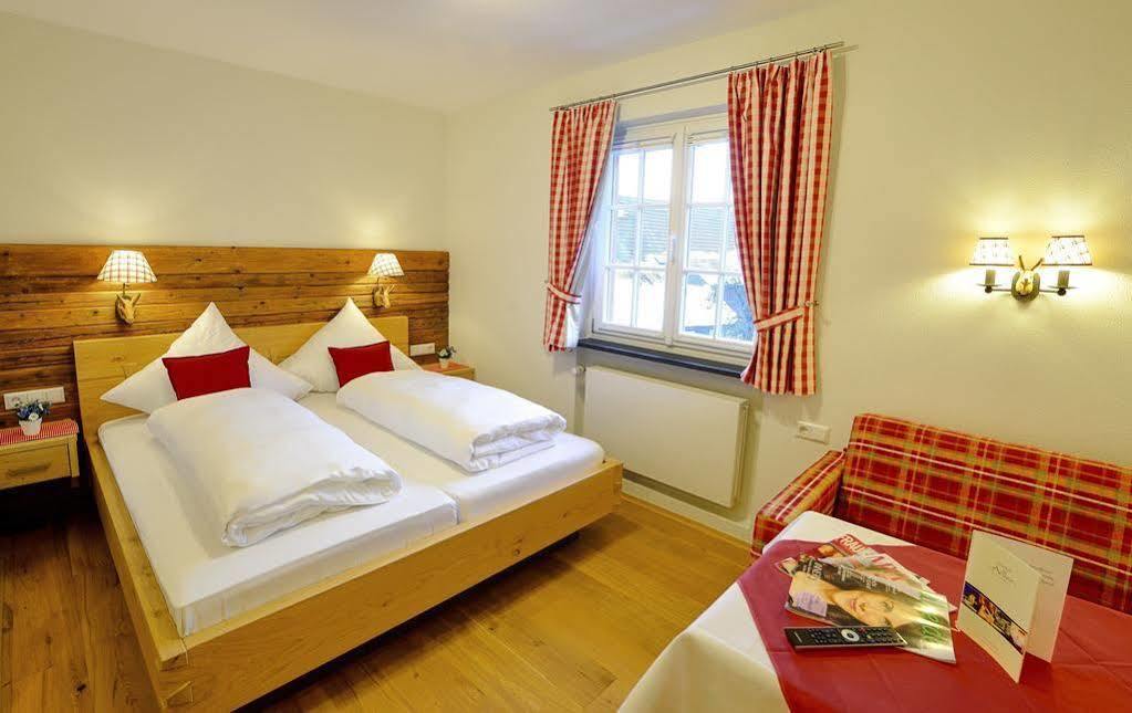 לינדאו Hotel-Gasthof Adler מראה חיצוני תמונה
