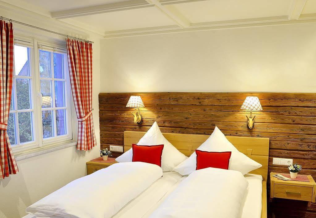 לינדאו Hotel-Gasthof Adler מראה חיצוני תמונה